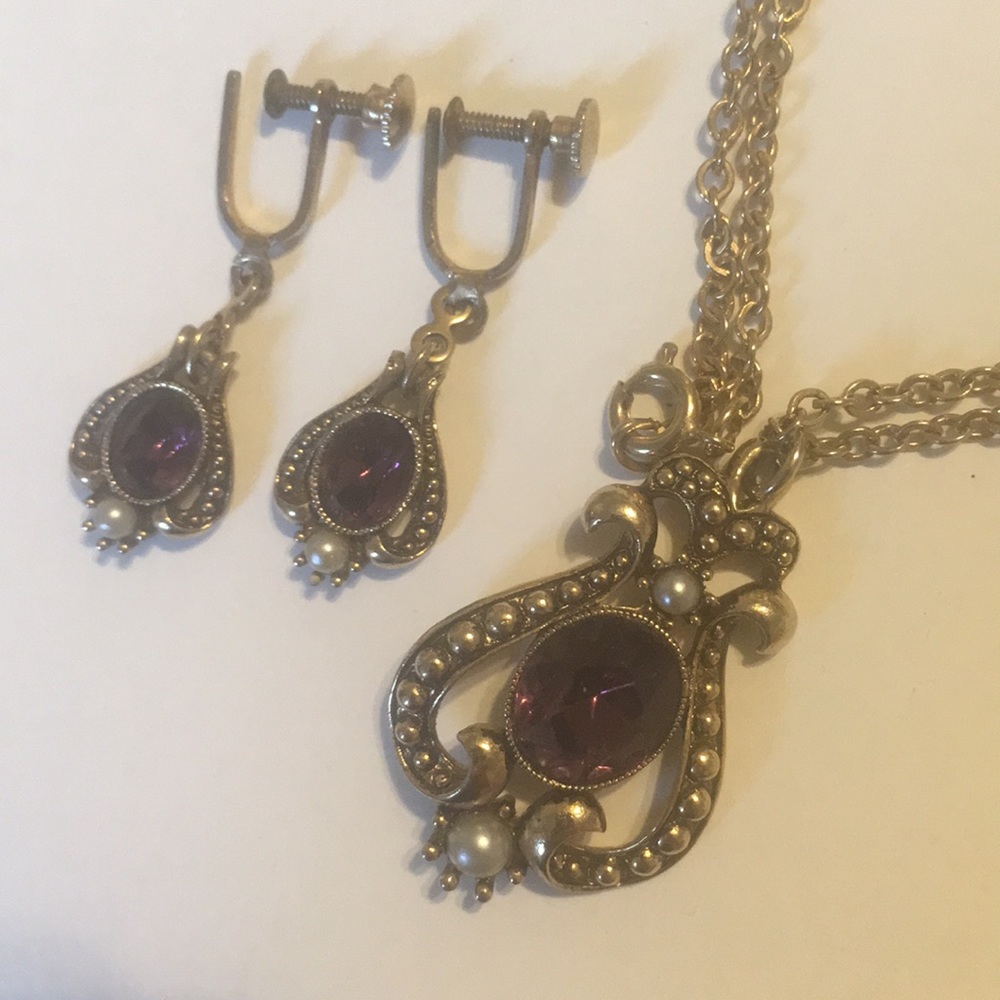 DONATED! Vintage Avon Necklace & Earrings